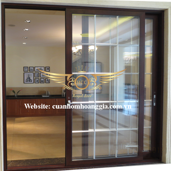 Mẫu-cửa-lùa-có-nan-trang-trí